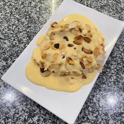 Merengue de doce de ovos com amêndoa tostada